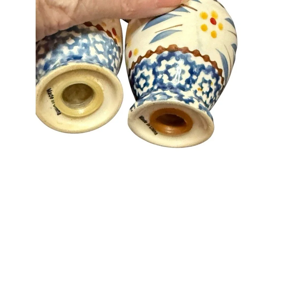 Cute Country Cottage Salt & Pepper Shaker Set Blue Speckled 3 1/2